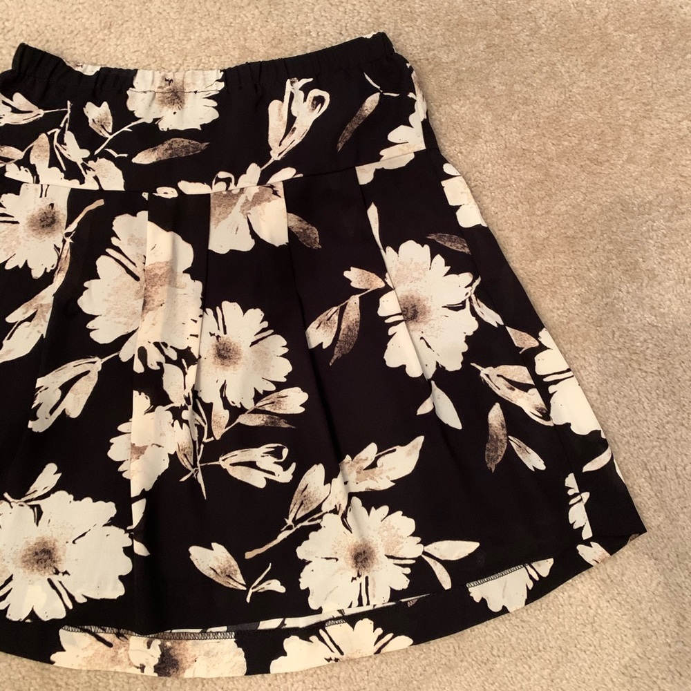 Cream and Black Floral Loft Pleated Skirt